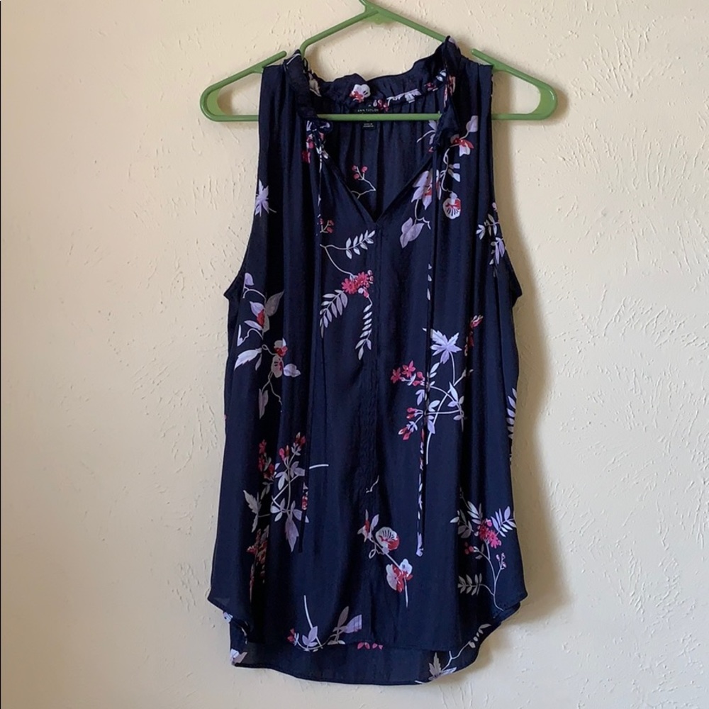 Sleeveless top with ruffled detailed